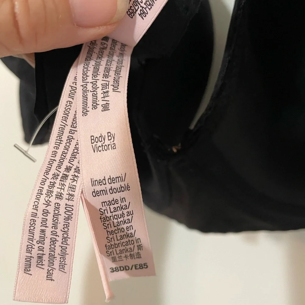 Victoria’s Secret body by Victoria black lined demi lace trim underwire bra 38DD - Picture 6 of 6